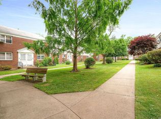 67-55 218th St, Oakland Gardens, NY 11364