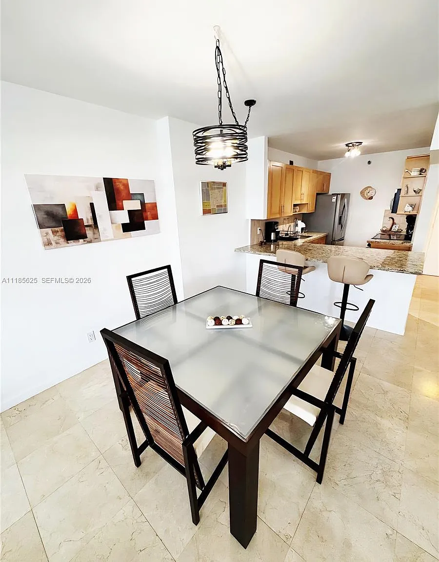 The Decoplage Condo — Photo 3