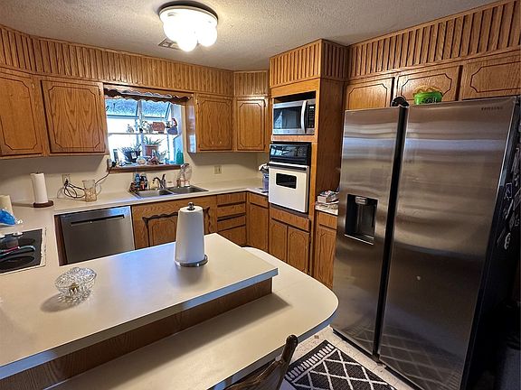 5th image of 1135 Cravens Rd