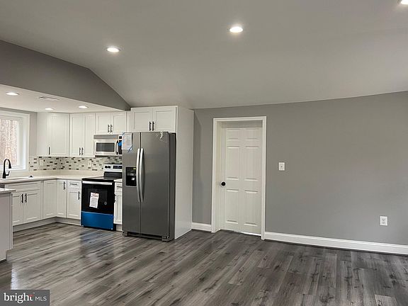 5th image of 11931 Hilltop Dr