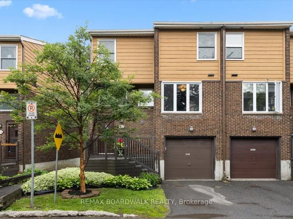 2126 Eric Cres #18, Ottawa, ON K1B 4P4