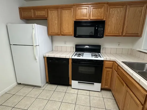 602 Blue Mountain Way Bakersfield, CA 93308