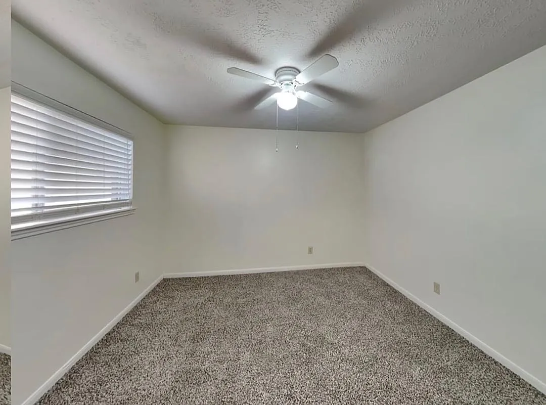 4 bed, 2.5 bath, 1851 sqft, $1,892 — Photo 3