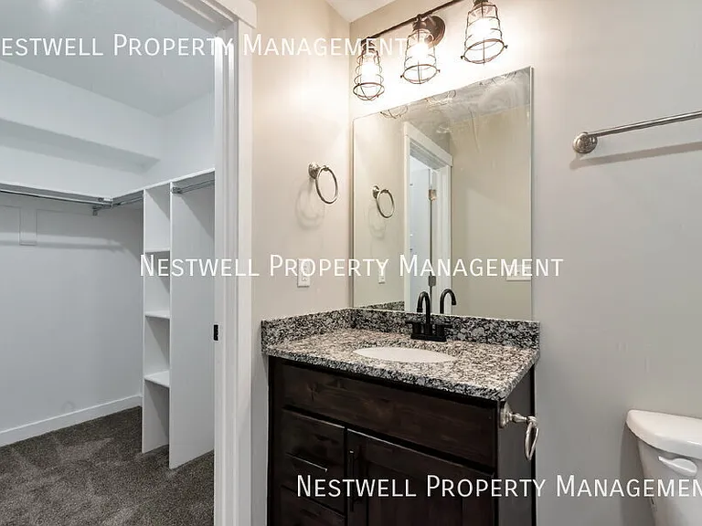 323 N 725 E — Photo 15