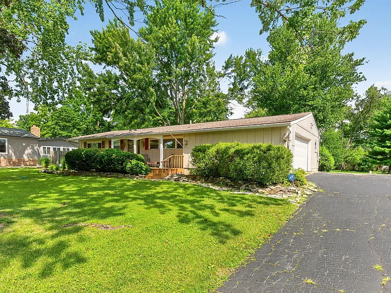 3900 Schirtzinger Rd — Photo 2