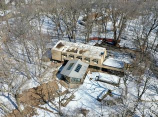 21 E Oaks Rd, North Oaks, MN 55127