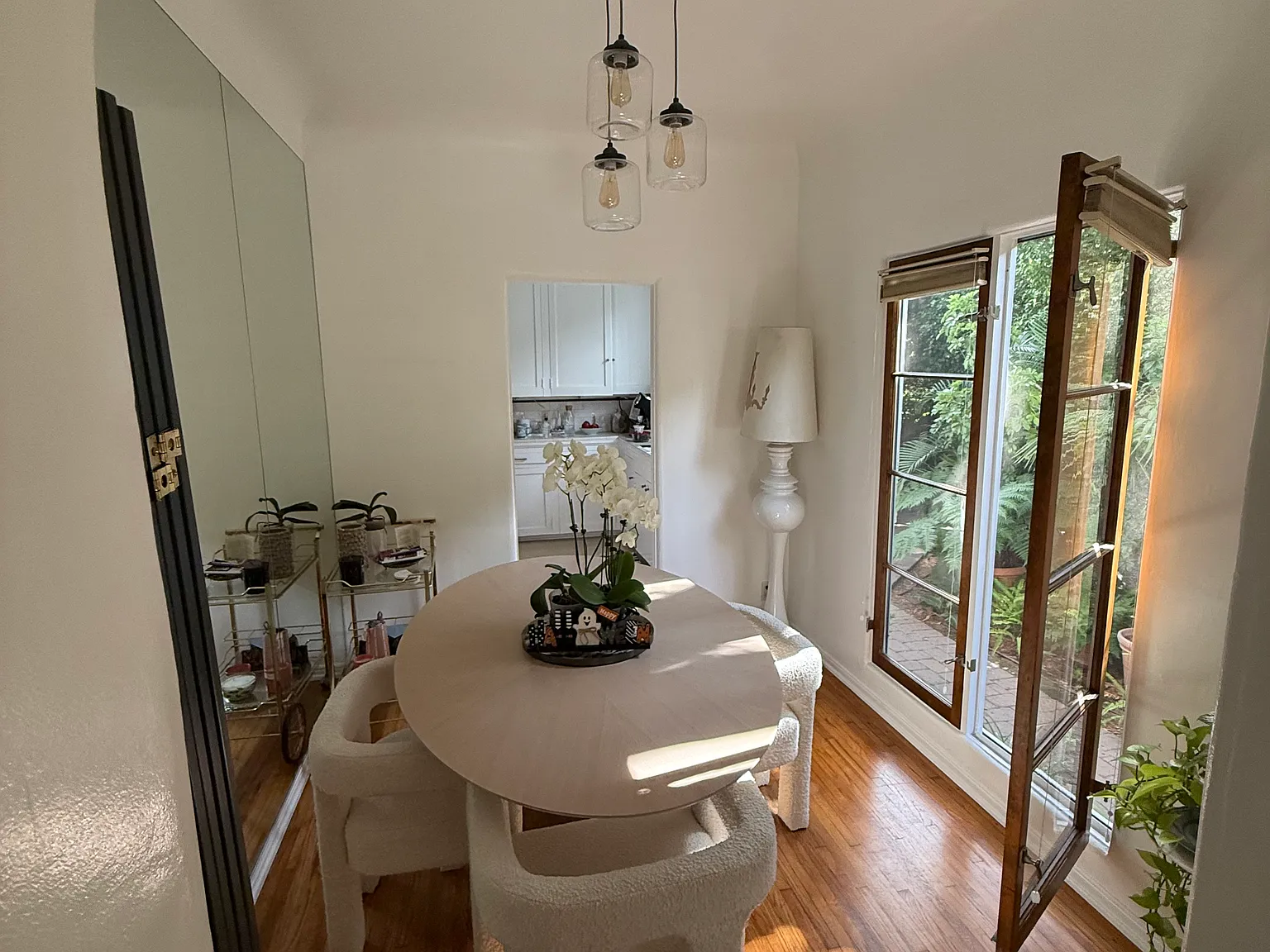 1 bed, 800 sqft, $3,000 — Photo 3
