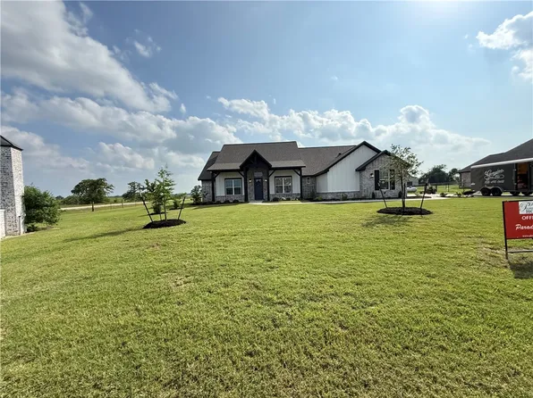 3201 Hunters Crossing Trl, Bryan, TX 77808
