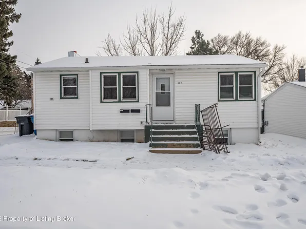 329 6th St W, Dickinson, ND 58601