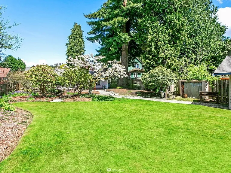516 47th St SE — Photo 10