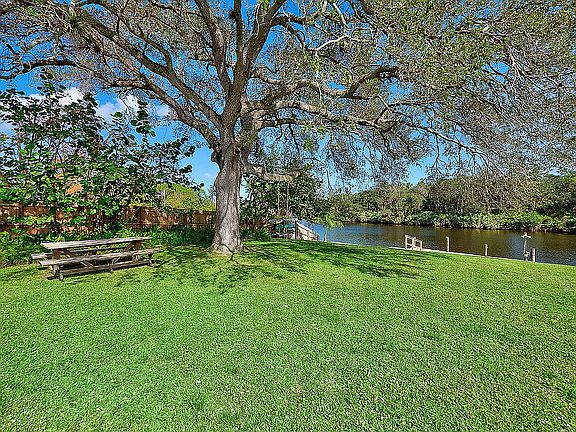 5th image of 153 NE Naranja Ave