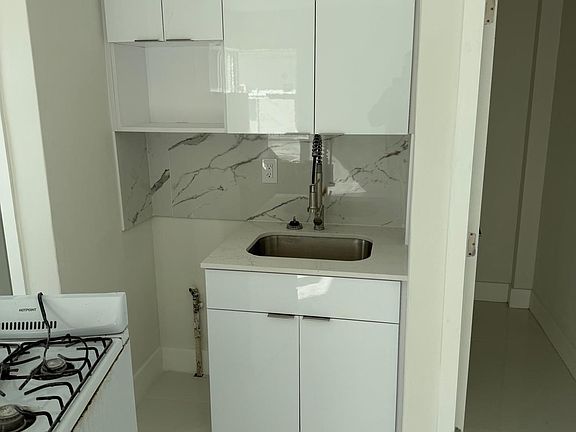 4th image of 1947 71st St APT 12