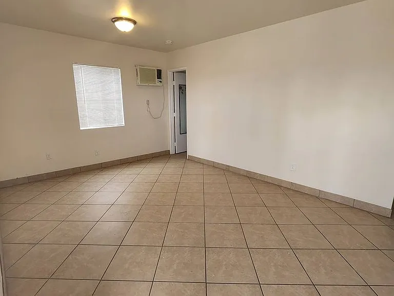 72121 Hatch Rd — Photo 2