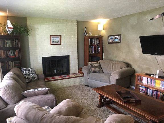 3rd image of 818 Sonja Ave