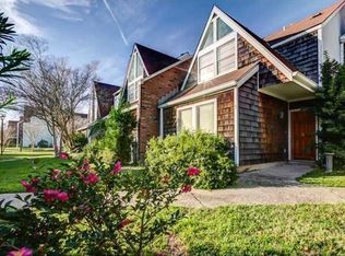 5 Spinnaker Ln, New Orleans, LA 70124