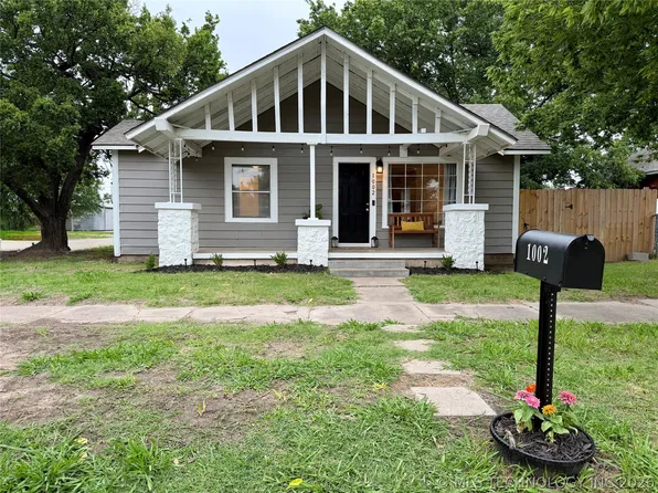 1002 E Walnut St, Cushing, OK 74023