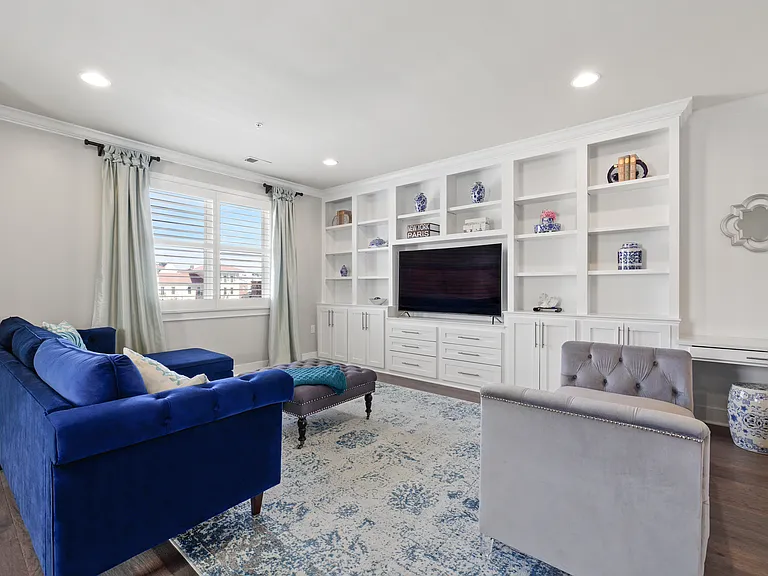 621 Bluemont Ave #102 — Photo 7