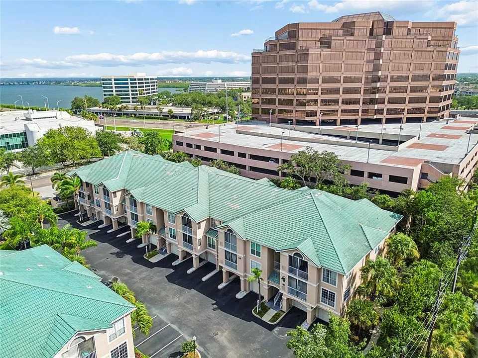 5211 Bay Club Cir