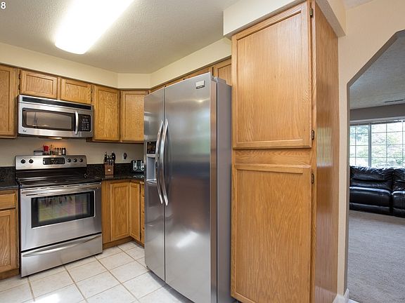 2nd image of 416 NE 148th Ave