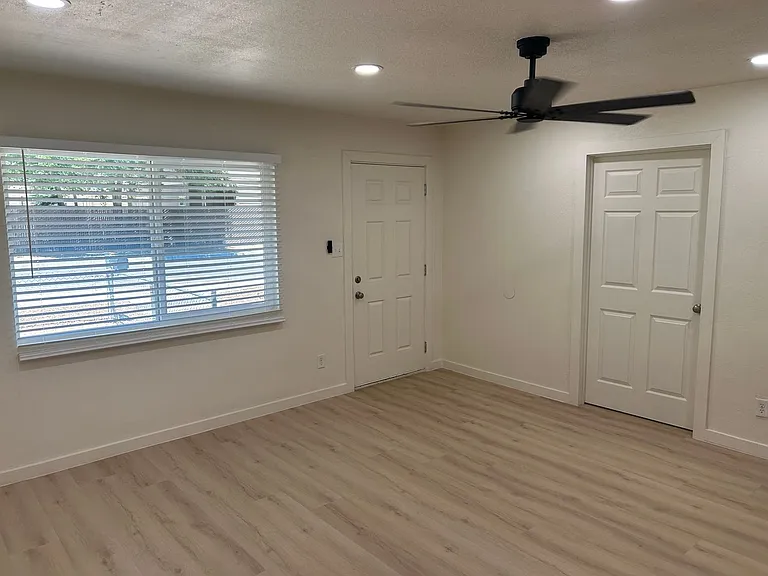2405 E Dortha Ave — Photo 6