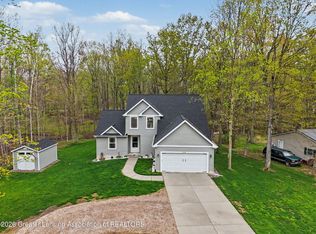 10015 Lakeside Dr, Perrinton, MI 48871