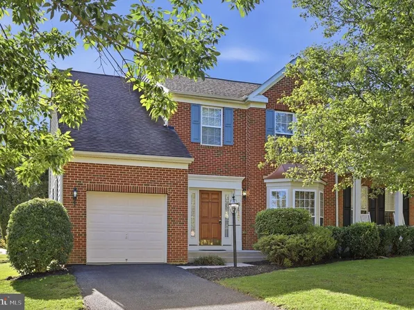9417 Morning Walk Dr, Hagerstown, MD 21740