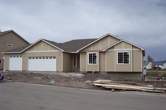 1st image of 18215 E Cres