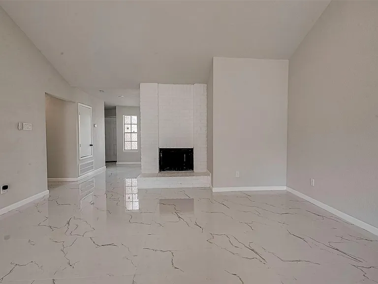 12055 Fairpoint Dr — Photo 47