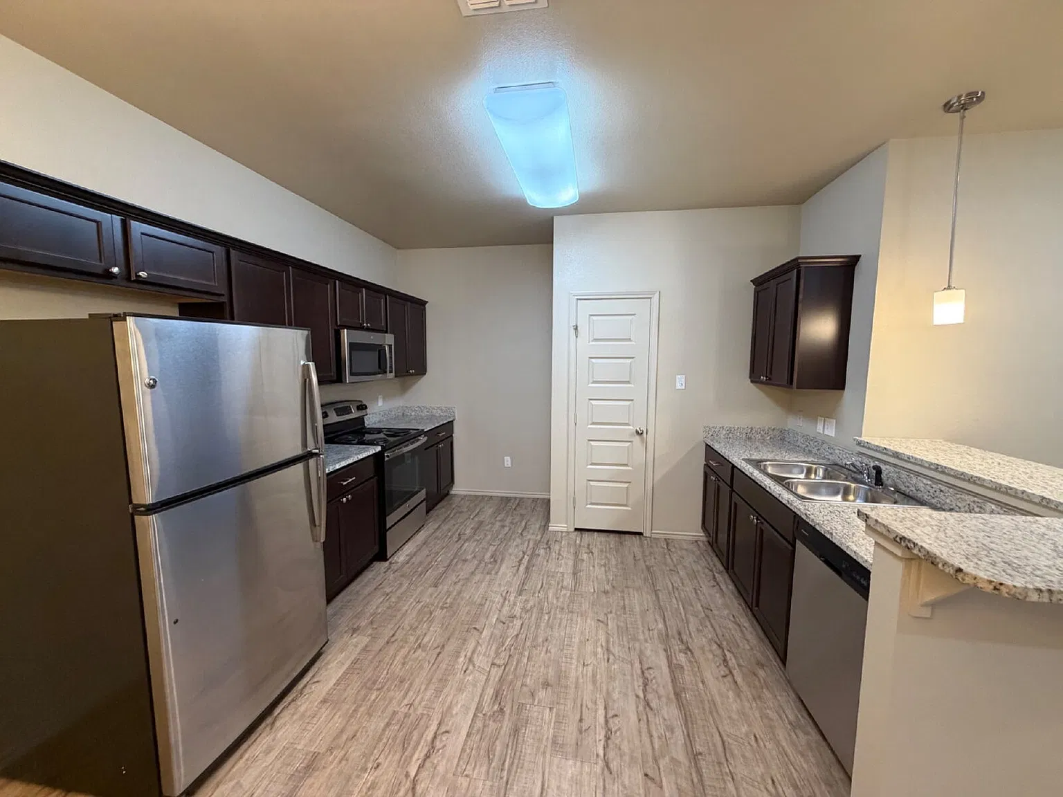 3 bed, 2.0 bath, 1500 sqft, $1,550 — Photo 4