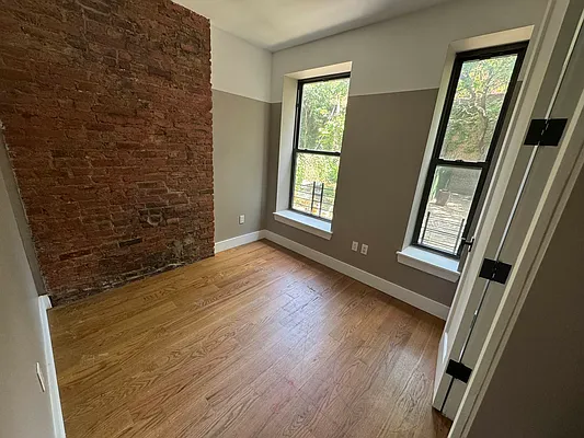 Rented by Delmark Realty LLC | media 27