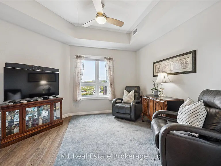35 Kingsbury Sq #215 — Photo 23
