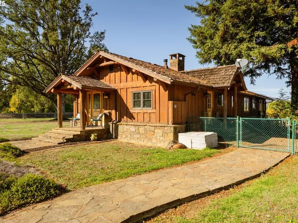 8690 Lookingglass Rd, Roseburg, OR 97471