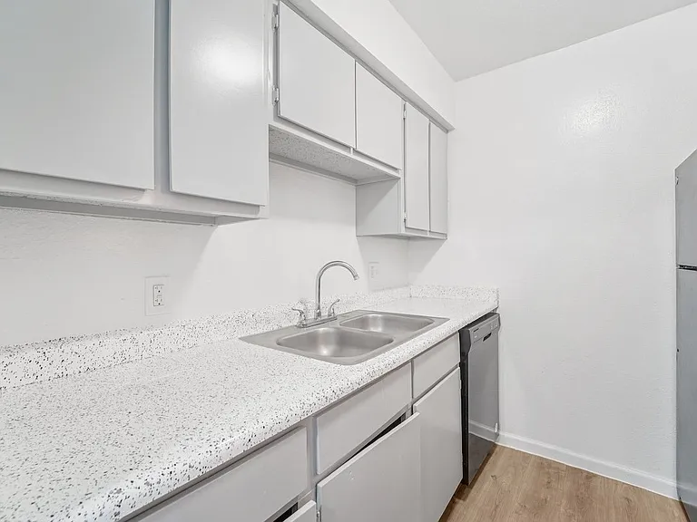 Waters at Westchase Apartments — Photo 49
