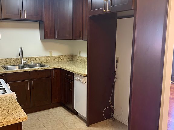5th image of 343 N Louise St APT 3