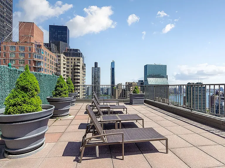 212 E 47th St #25C — Photo 10
