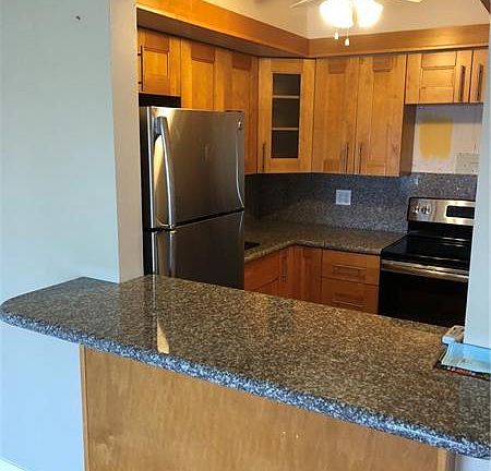 3rd image of 160 Isle Of Venice Dr APT 33