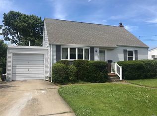433 17th St, West Babylon, NY 11704