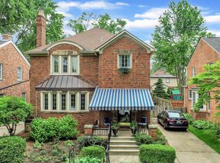 256 Fisher Rd, Grosse Pointe Farms, MI 48230