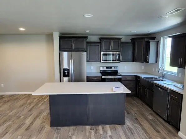 3318 Kenner Loop, Bismarck, ND 58504