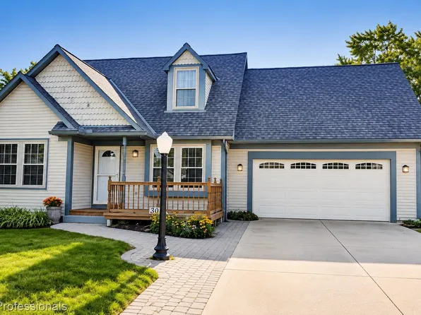 302 Oxford Lake Dr, Oxford, MI 48371