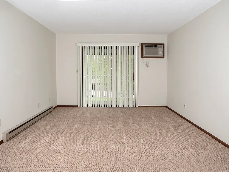 Laurel Place Apartments — Photo 5