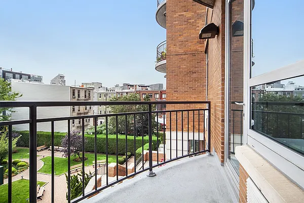 Sold by Compass | media 25