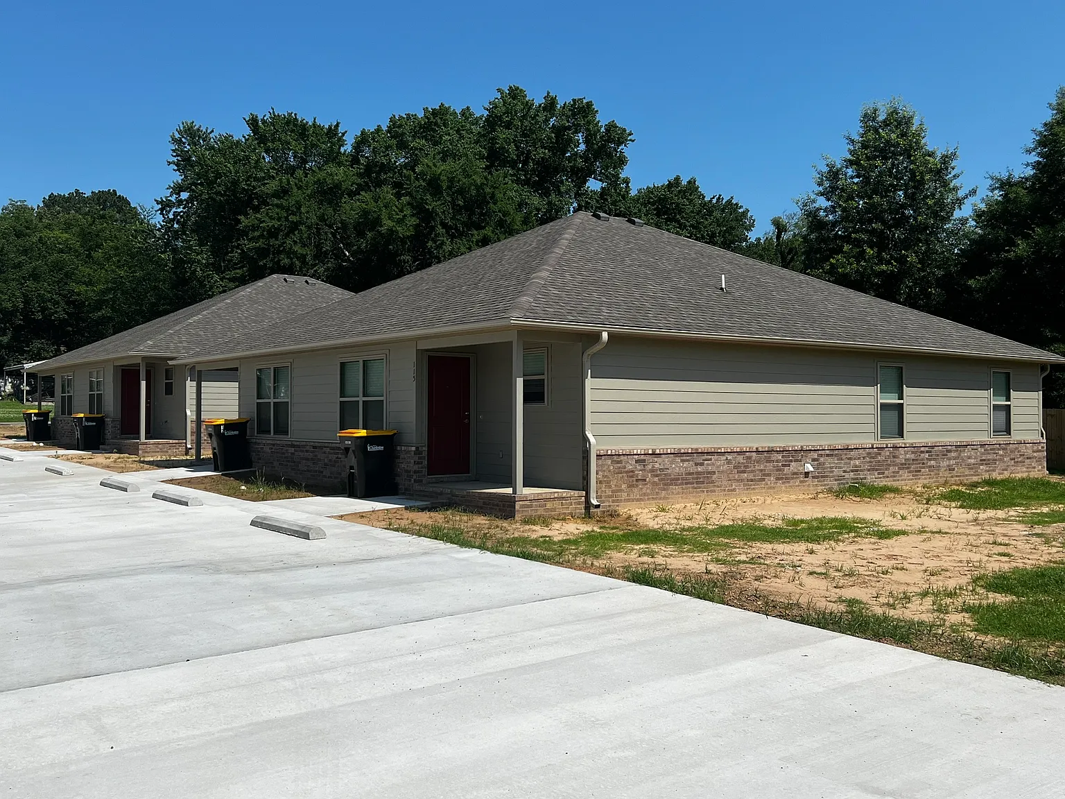 3 bed, $1,000 — Photo 1