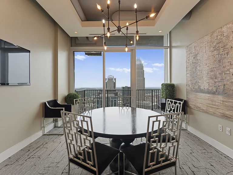 The VUE Charlotte On 5th — Photo 7