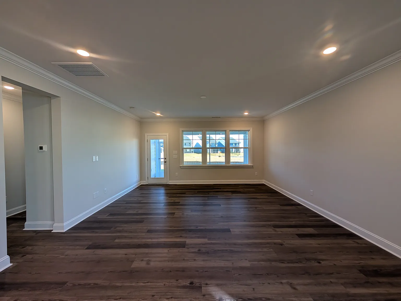 5 bed, 2881 sqft, $2,699 — Photo 3
