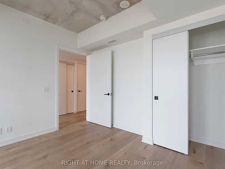 7 Fairbank Ave W #503 — Photo 8