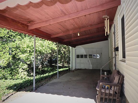 4th image of 651 Fairfax St