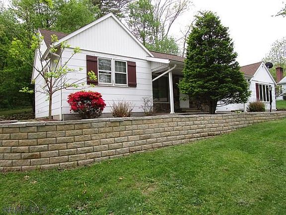 3rd image of 137 Lake Dr