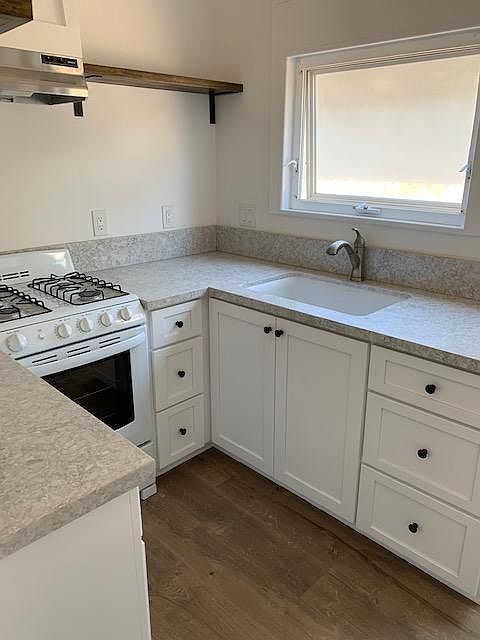 Completely remodeled kitchen with quartz countertops.