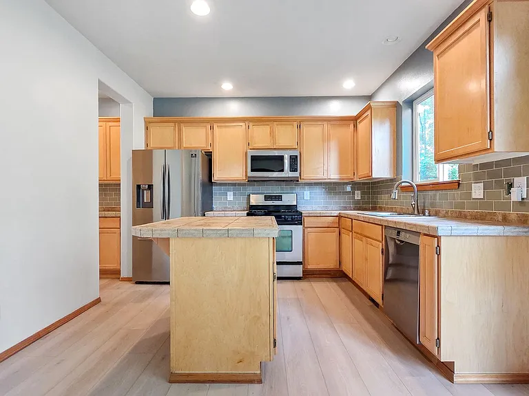 1231 147th Pl SW — Photo 10